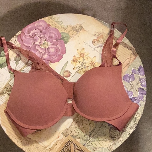 Bra 🦢 - Picture 2 of 5